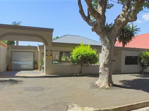 4 Bedroom House in Bezuidenhout Valley