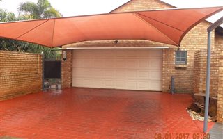 2 Bedroom House in Magalieskruin