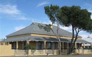 6 Bedroom Townhouse in Carnarvon