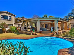 4 Bed House in Floracliffe