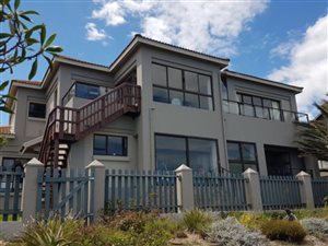 6 Bed House in Mossel Bay Golf Estate