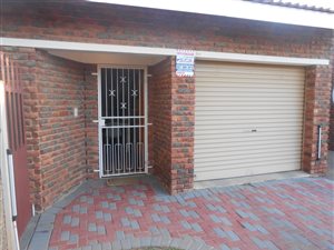 3 Bed Townhouse in Flamingo Park