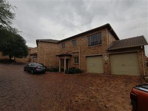 3 Bed Duplex in Elandsfontein