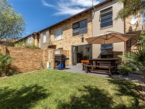 3 Bed Apartment in Hazeldean (Silverlakes Surroundings)