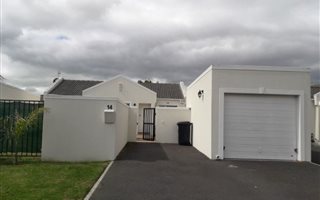 3 Bedroom House in Sunningdale