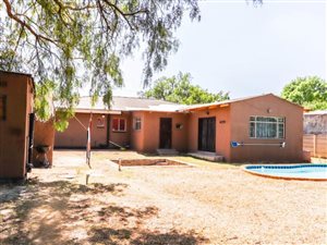 4 Bed House in Rothdene