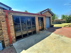 6 Bed House in Visagie Park
