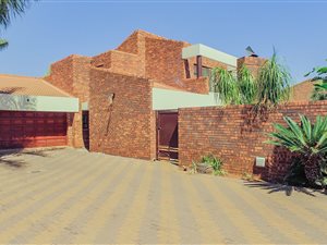 3 Bedroom House in Meyersdal