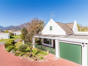 2 Bed House in Onder Papegaaiberg