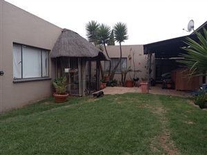 6 Bed House in Kempton Park Central