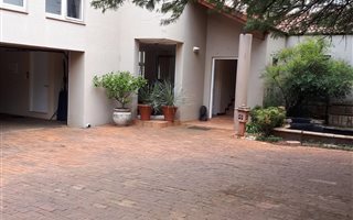 9 Bedroom House in Wierda Park