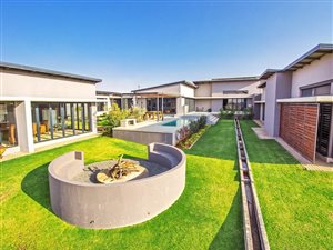 7 Bed House in Mooikloof Glen