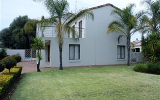 3 Bedroom House in Silver Lakes Golf Estate