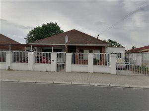 4 Bed House in Belmont Park