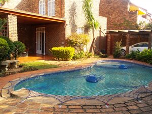 3 Bed Duplex in Waterkloof