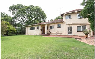 3 Bedroom House in Kew