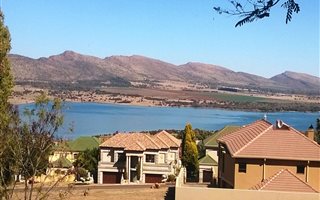 1154 m² Land available in Kosmos Ridge