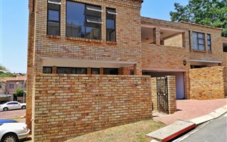 3 Bedroom Duplex in Noordhang