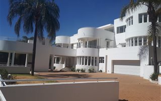 6 Bedroom House in Waterkloof Ridge