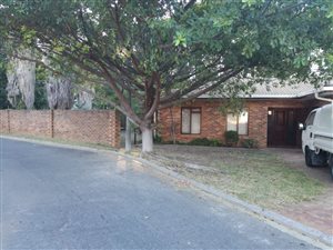 3 Bed House in Somerset West Central