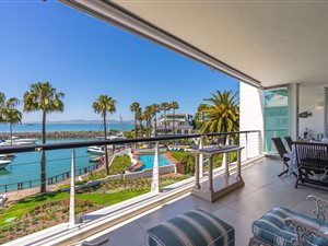 2 Bed Apartment in Mouille Point
