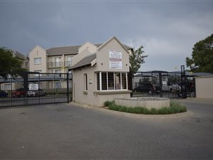 2 Bed Townhouse in Klippoortje