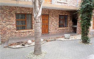 2 Bedroom Apartment in Scheepers Heights