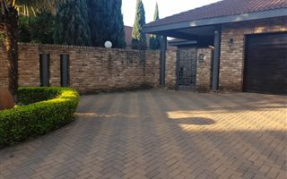 3 Bedroom House in Mooivallei Park