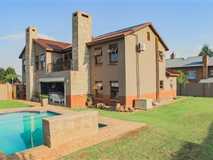 4 Bedroom House in Glen Lauriston