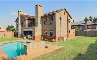 4 Bedroom House in Glen Lauriston