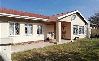 3 Bedroom House in Wilgehof