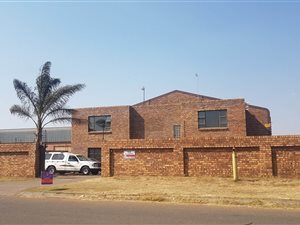 923.299987792969 m² Industrial space in Middelburg Central