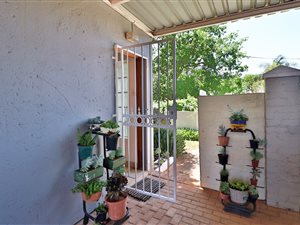 3 Bed Apartment in Mooikloof Equestrian Estate