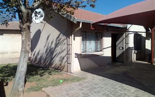 2 Bedroom House in Commercia