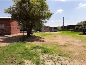 608 m² Land available in Lethlabile
