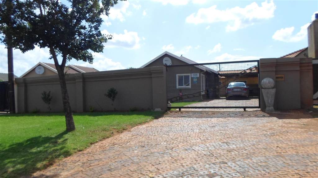 2 Bed House For Sale In Protea Glen T2682679 Private Property