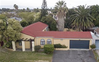 4 Bedroom House in Plattekloof Glen
