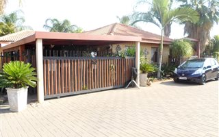 4 Bedroom Townhouse in Onverwacht
