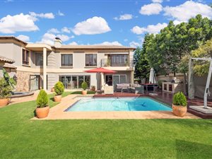 5 Bed House in Lakefield