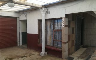 4 Bedroom House in Kwanonqaba