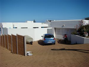 3 Bed House in Jongensfontein