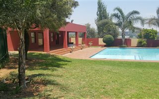 3 Bedroom Townhouse in Marais Steyn Park