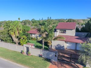 4 Bed House in Miramar