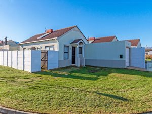 2 Bed House in Paardevlei