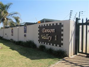 2 Bed Townhouse in Weltevreden Park