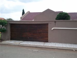 4 Bed House in Spruit View