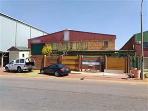 500 m² Commercial space in Hughes
