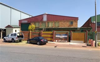 500 m² Commercial space in Hughes