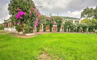 6 Bedroom House in Beaulieu