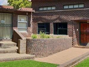 230 m² Office Space in Ruimsig AH